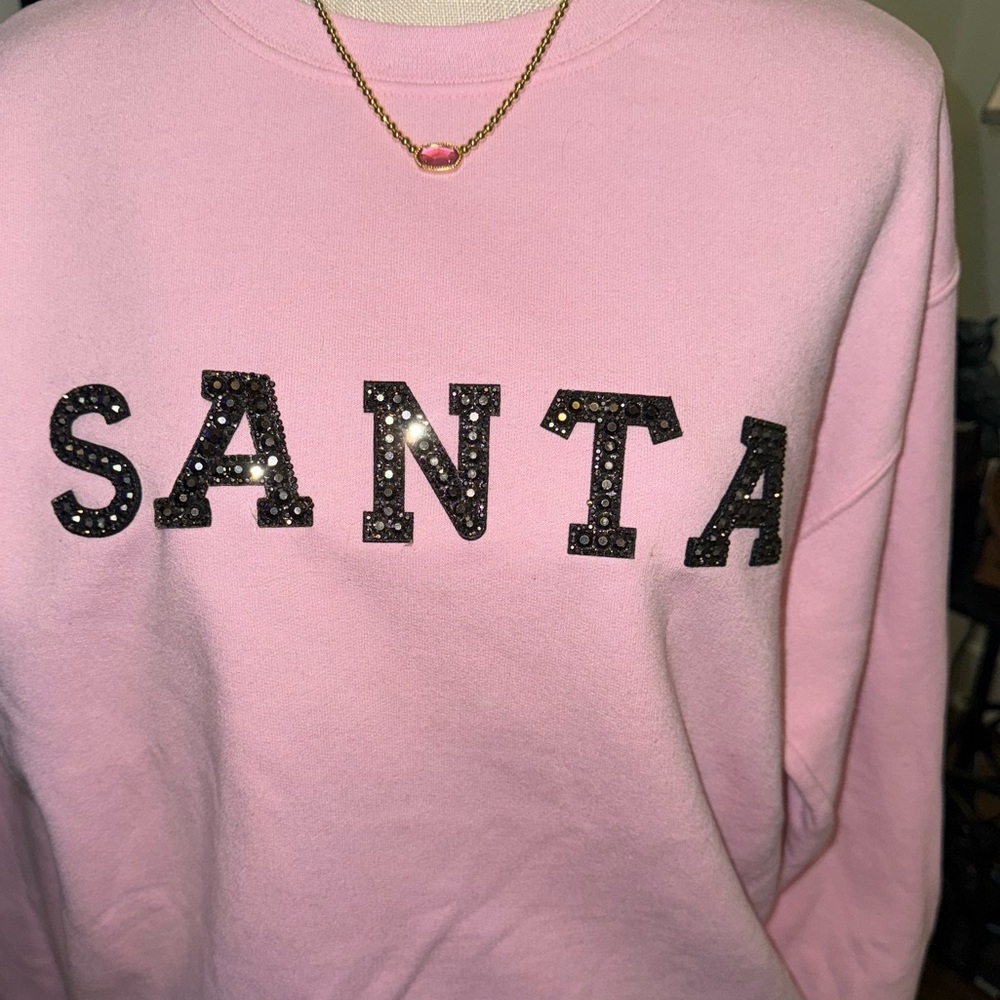 ☃️BOGO50%☃️🆕🩷DISTRESSED VINTAGE COUTURE: SANTA BLACK JEWELED Pink Sweatshirt MED